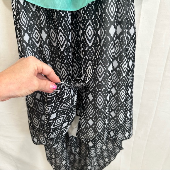 Sleeveless High Low Dress with Keyhole Back - Picture 6 of 8